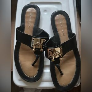 Antonio Melani thong Sandal Black with Hold Buckle size 8